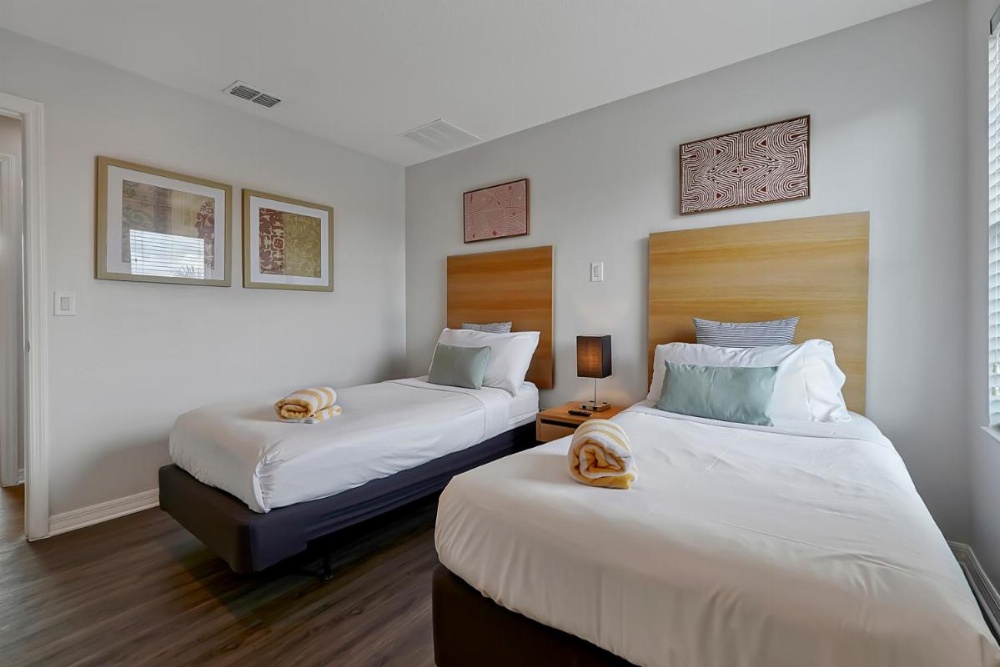 Three-Bedroom Townhouse with Private Hot Tub (6 Adults + 2 Children)