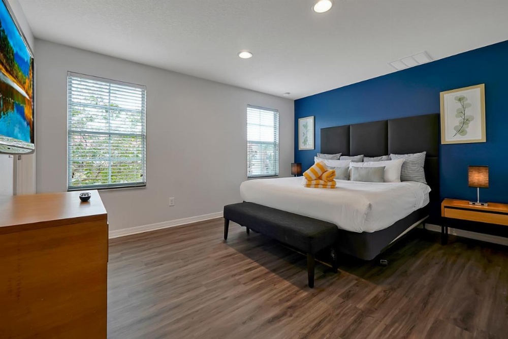 Two-Bedroom Townhouse with Private Hot Tub (4 Adults + 2 Children)